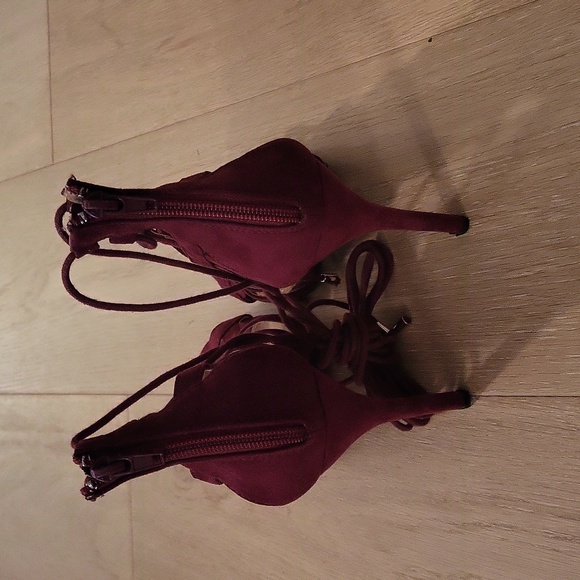 CHAROLETTE RUSSE strappy 4" burgundy stilettos - Picture 6 of 11